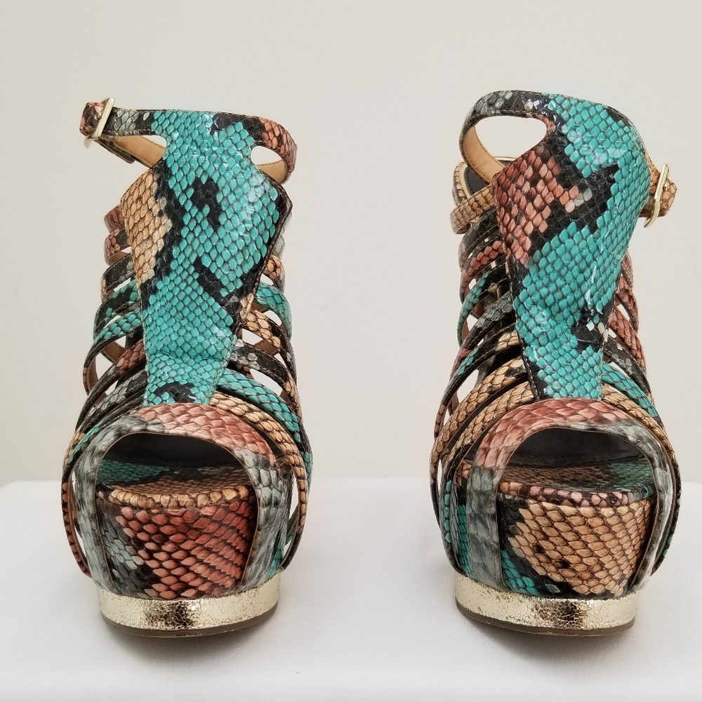 Scene platform 6" heels size 5.5 snakeskin